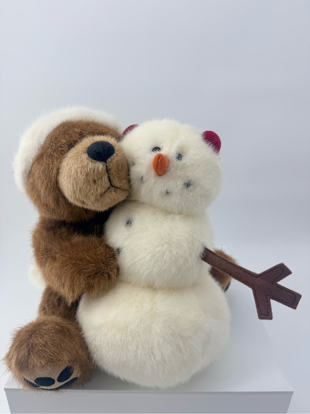 Boyds Bears Brown Bear Hugging Cream Snowman Plush Holiday Figurine